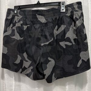 Athleta black camo shorts xl